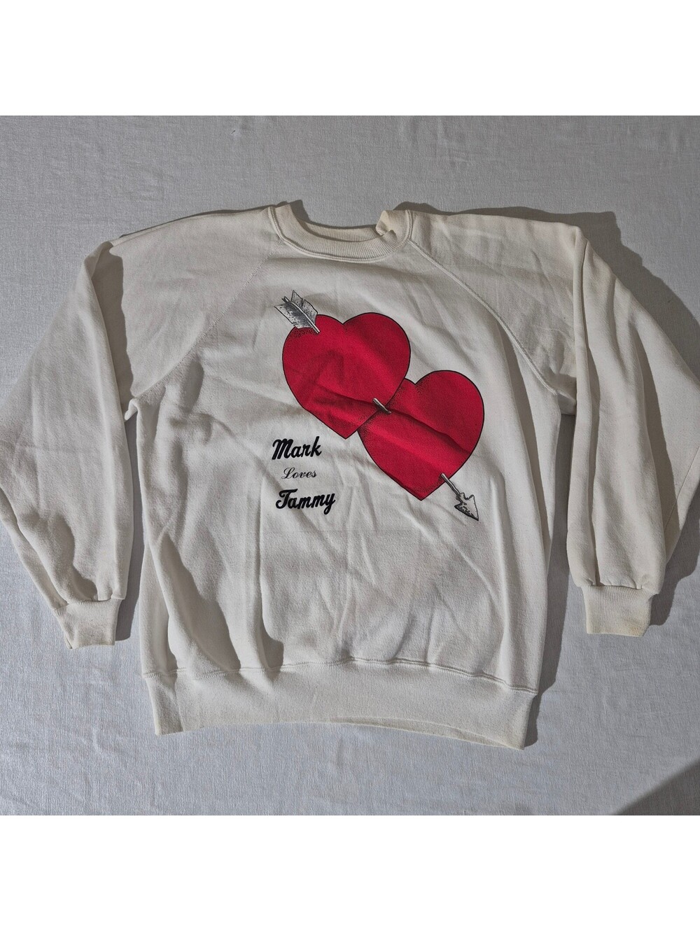 White Mark Tammy Heart Mall XL XLarge Graphic Crewneck Sweatshirt